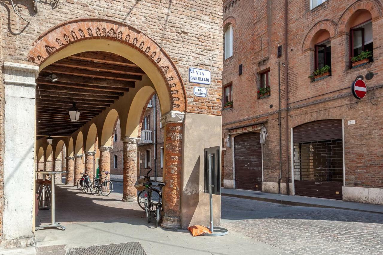 Ferrara Mercato Fancy Studio Exterior photo